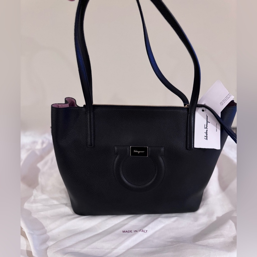 Salvatore Ferragamo Black Leather Tote Bag NEW WITH TAGS! Gorgeous bag!!! SOLD - Picture 3 of 16